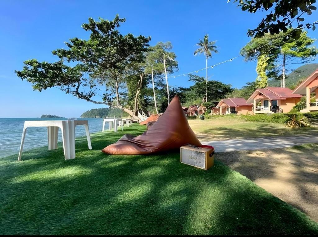 Sea Flower Resort Koh Chang Exterior photo